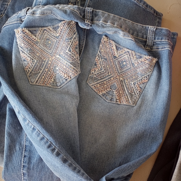 Plus size jeans - Picture 2 of 3